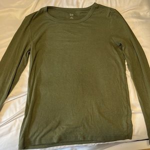gap green long sleeve shirt
